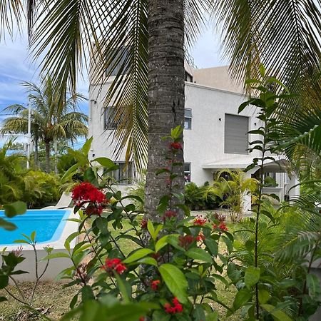 Cosy 2 Bedrooms Apts In Pereybere -Seasons Break Apartment Pereybere Beach Exterior foto